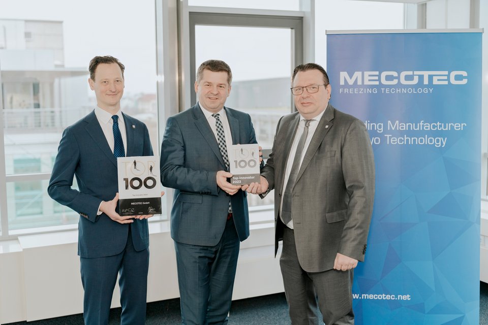 LSA-Wirtschaftsminister Sven Schulze gratuliert COO Dr. Friedrich Rheinheimer und Gründer und CEO Enrico Klauer